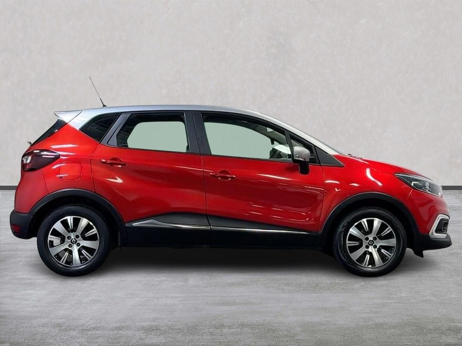 Used Renault Captur 2018 for sale - 76736686: Photo 3