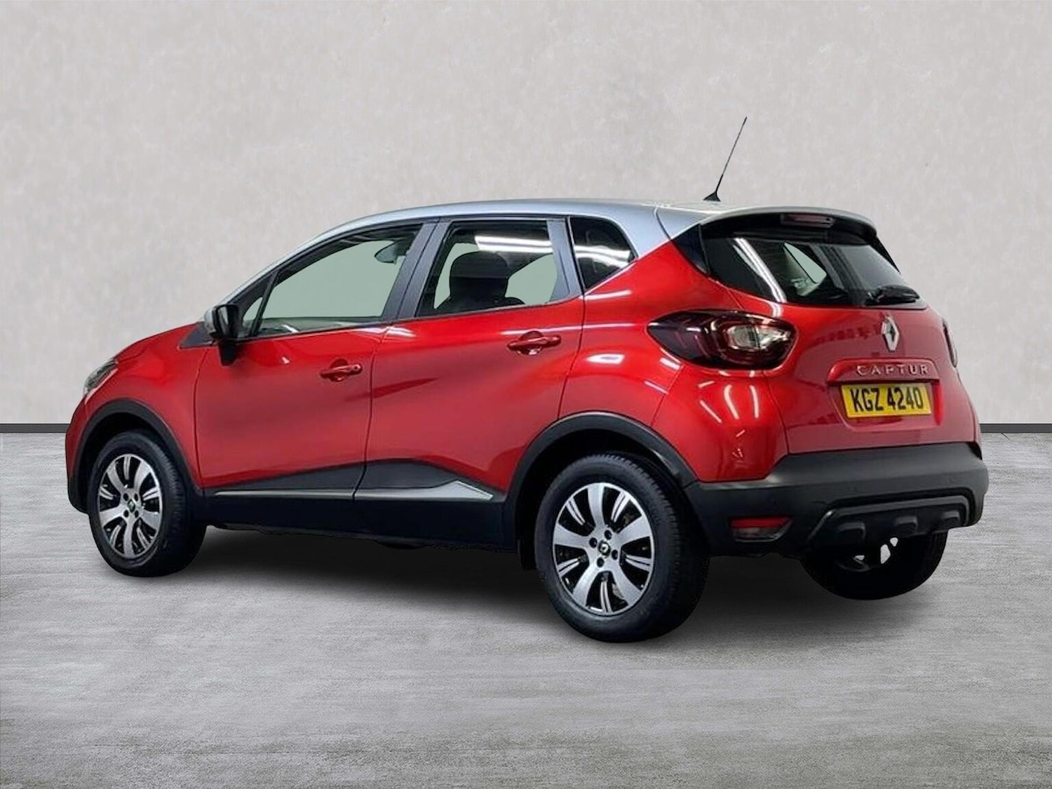 Used Renault Captur 2018 for sale - 76490680: Photo 2