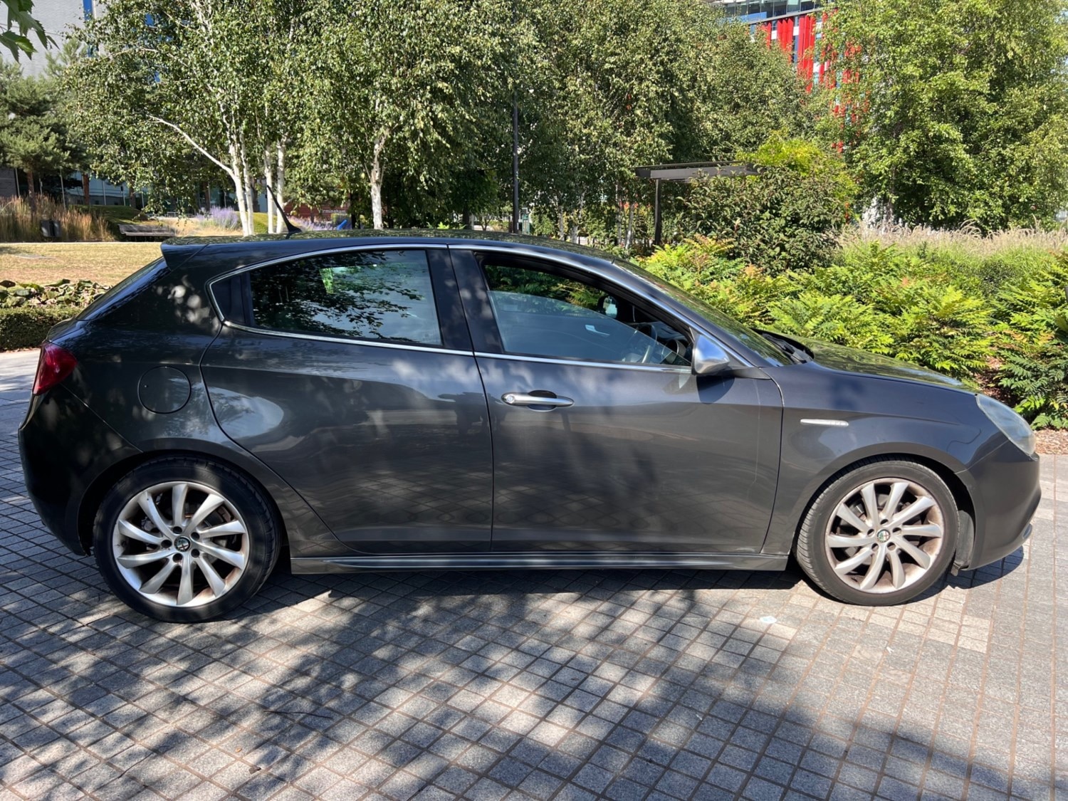 Alfa Romeo Giulietta 2011 (11) - 2.0 JTDM-2 170 Veloce 5dr - Image 3