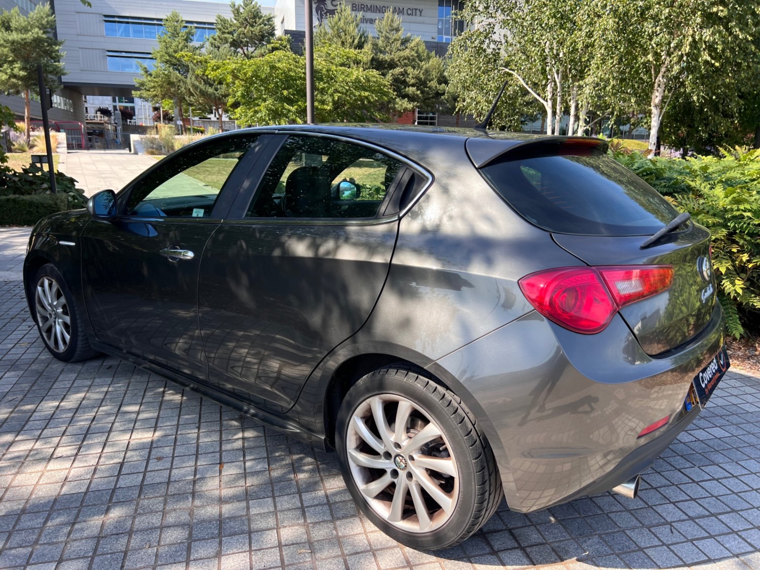 Alfa Romeo Giulietta 2011 (11) - 2.0 JTDM-2 170 Veloce 5dr - Image 8