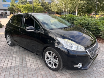 Peugeot - 208