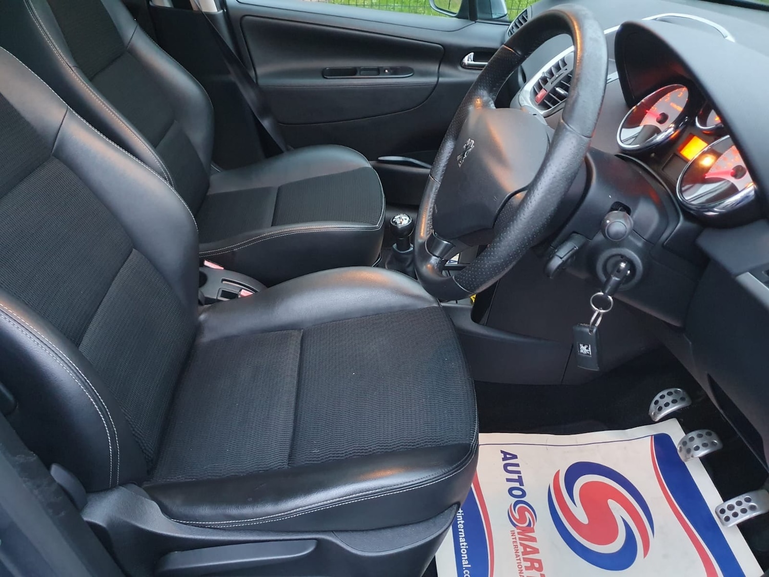 Used Peugeot 207 2011 for sale - 76752009: Photo 13