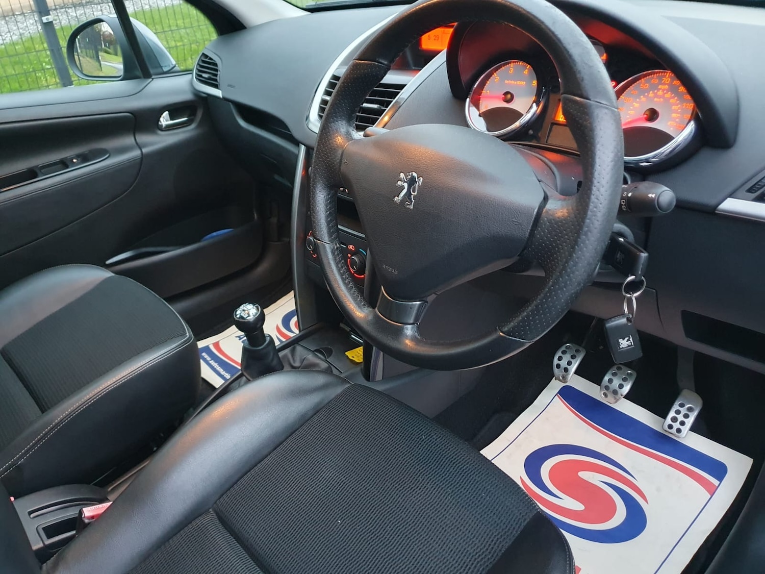 Used Peugeot 207 2011 for sale - 76752009: Photo 14