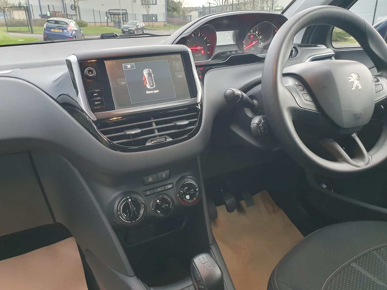 Used Peugeot 208 2015 for sale - 77020653: Photo 7