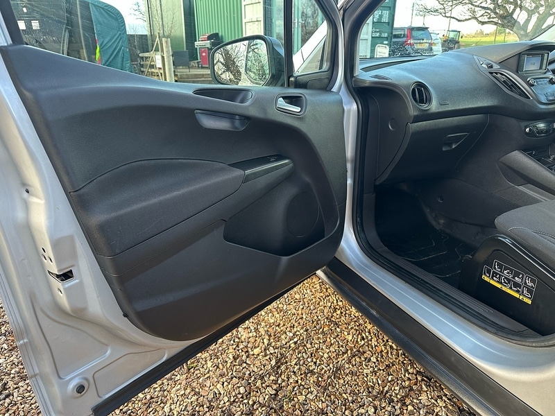 Used Ford Transit Courier 2019 for sale - 77303150: Photo 23