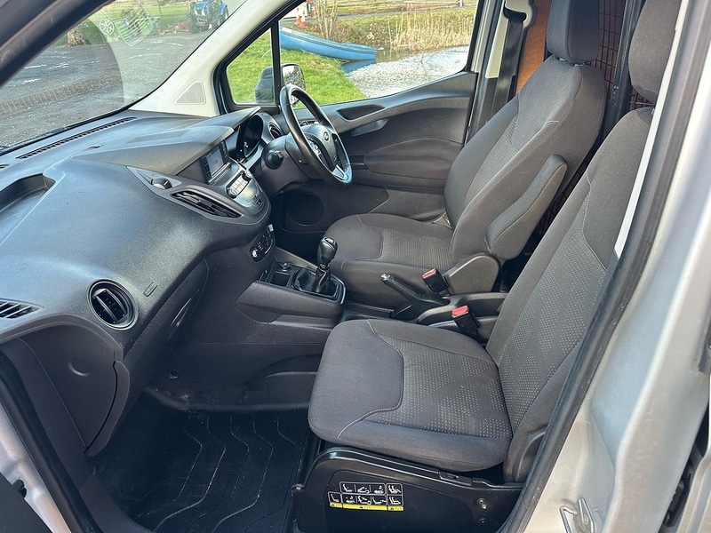 Used Ford Transit Courier 2019 for sale - 77303150: Photo 26