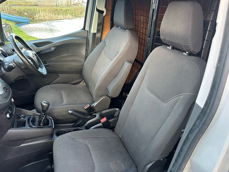 Used Ford Transit Courier 2019 for sale - 77303150: Photo 27