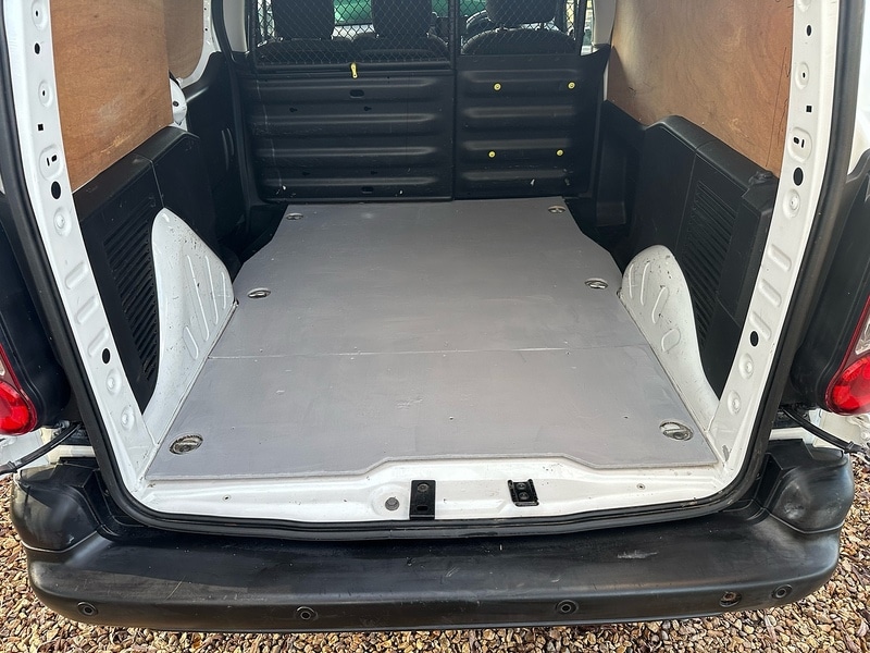 Used Peugeot Partner 2017 for sale - 76844670: Photo 24