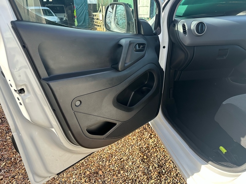 Used Peugeot Partner 2017 for sale - 76844670: Photo 27