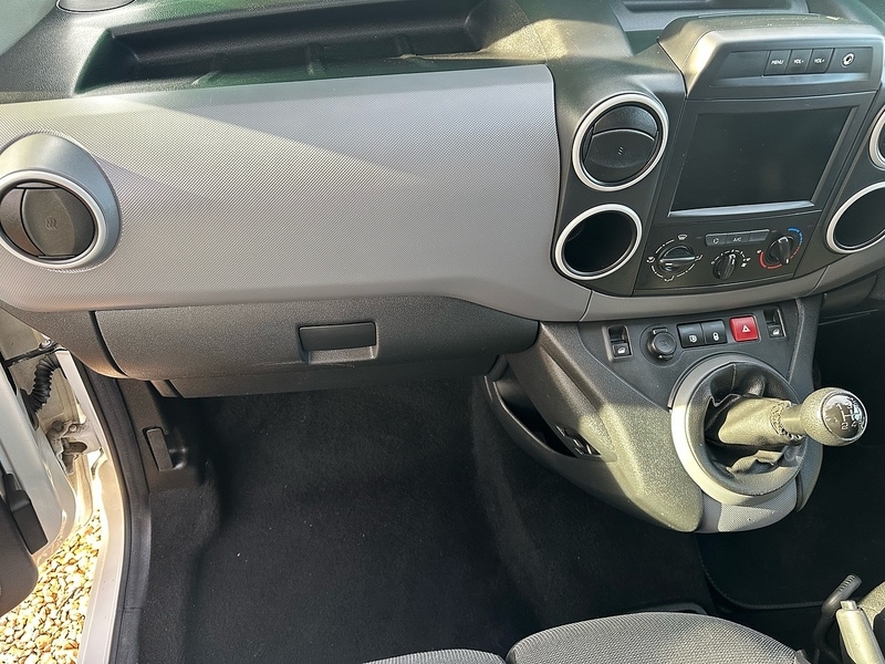 Used Peugeot Partner 2017 for sale - 76844670: Photo 32