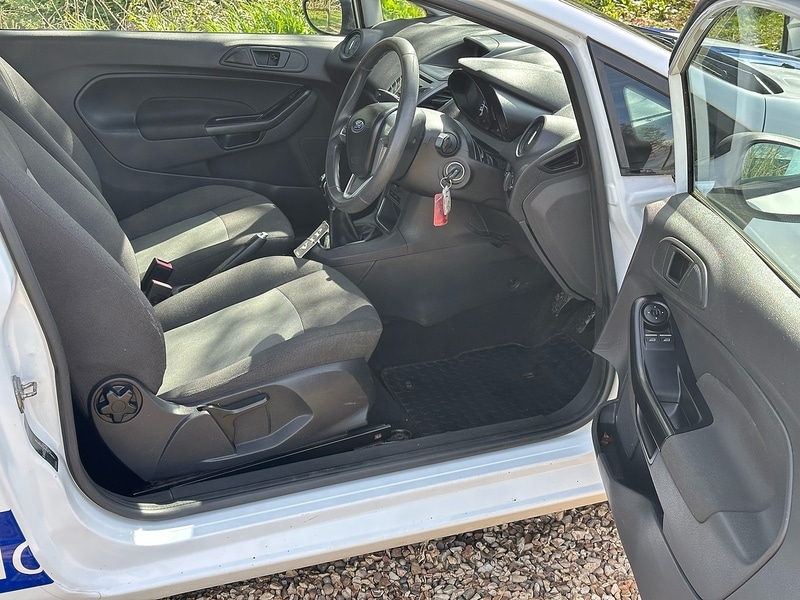 Used Ford Fiesta 2015 for sale - 78140833: Photo 2