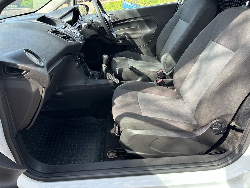 Used Ford Fiesta 2015 for sale - 78140833: Photo 28