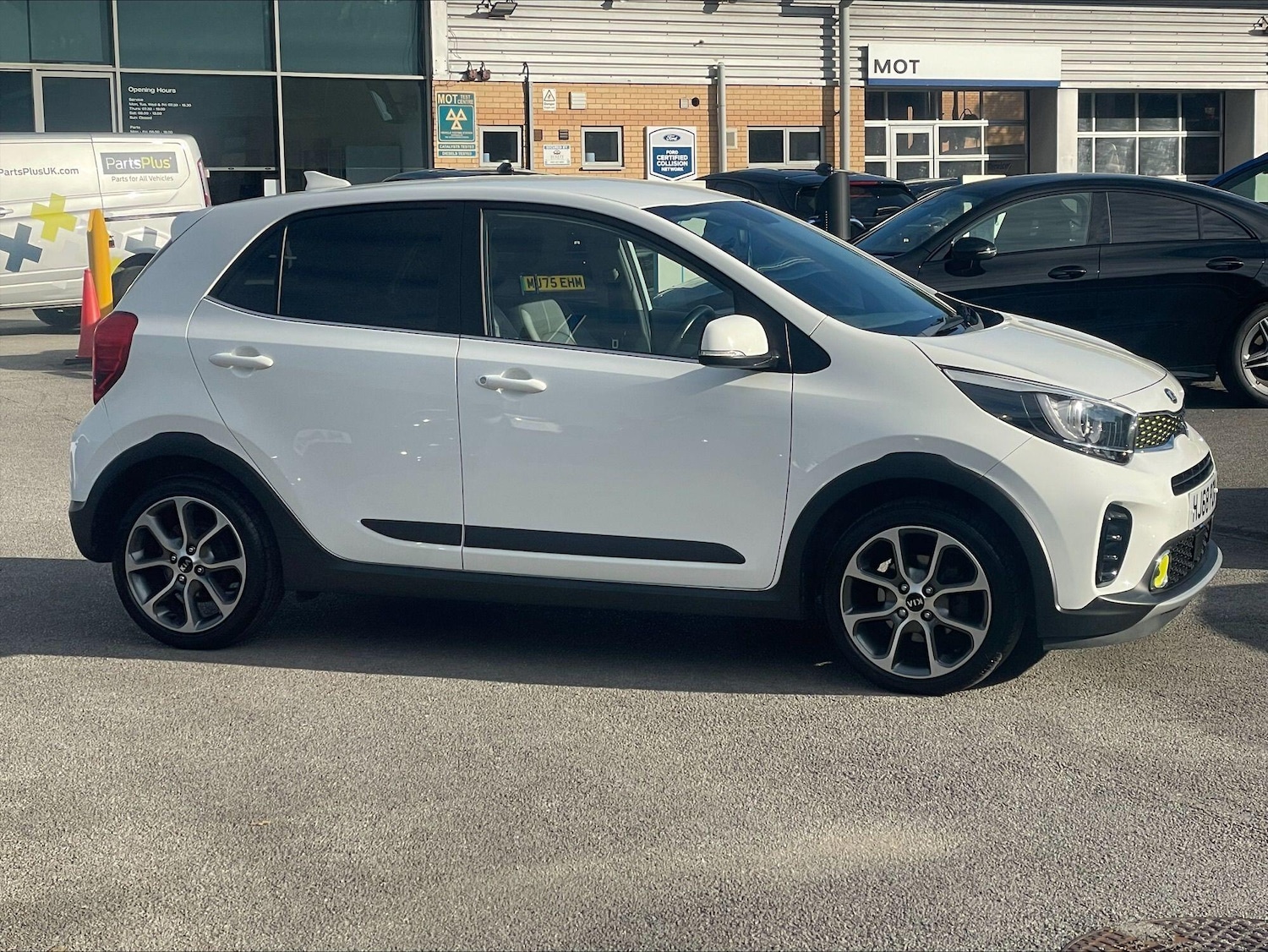 Used Kia Picanto 2018 for sale - 76512240: Photo 32
