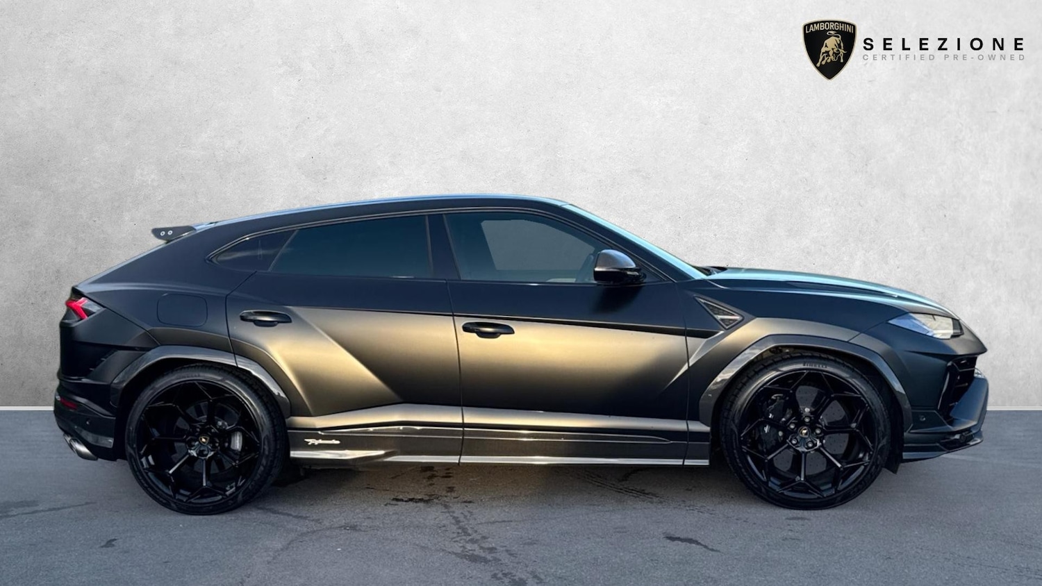 Used Lamborghini Urus 2023 for sale - 78018197: Photo 2