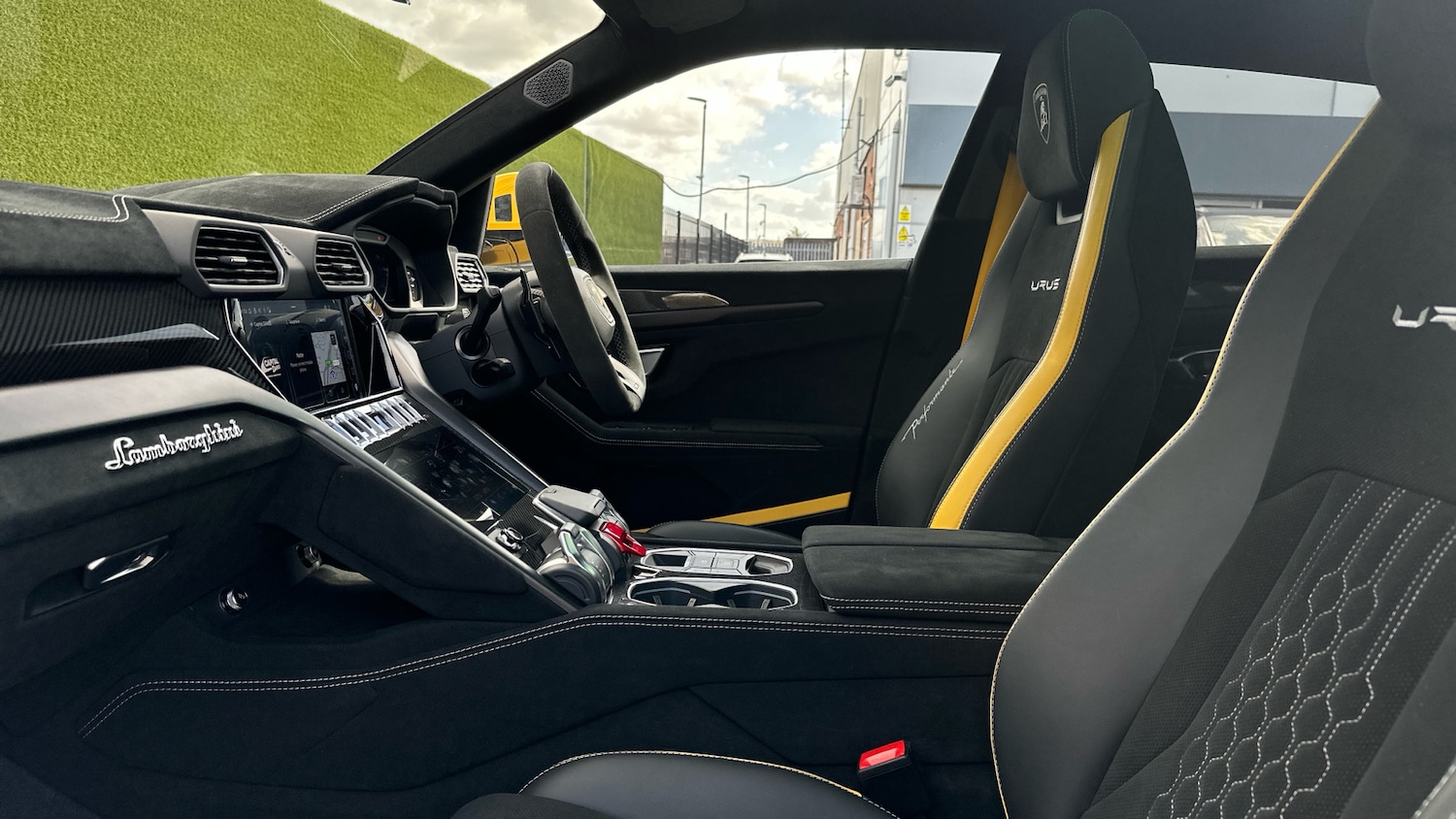 Used Lamborghini Urus 2023 for sale - 75987472: Photo 8