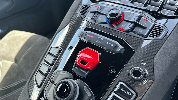 Used Lamborghini Aventador 2022 for sale - 73763087: Photo 19
