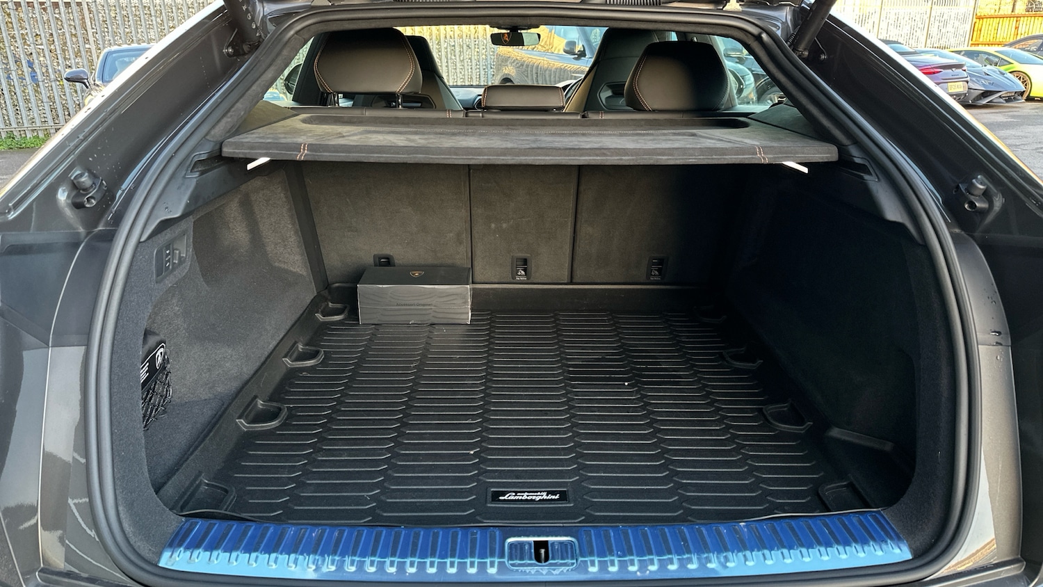 Used Lamborghini Urus 2022 for sale - 76770132: Photo 11