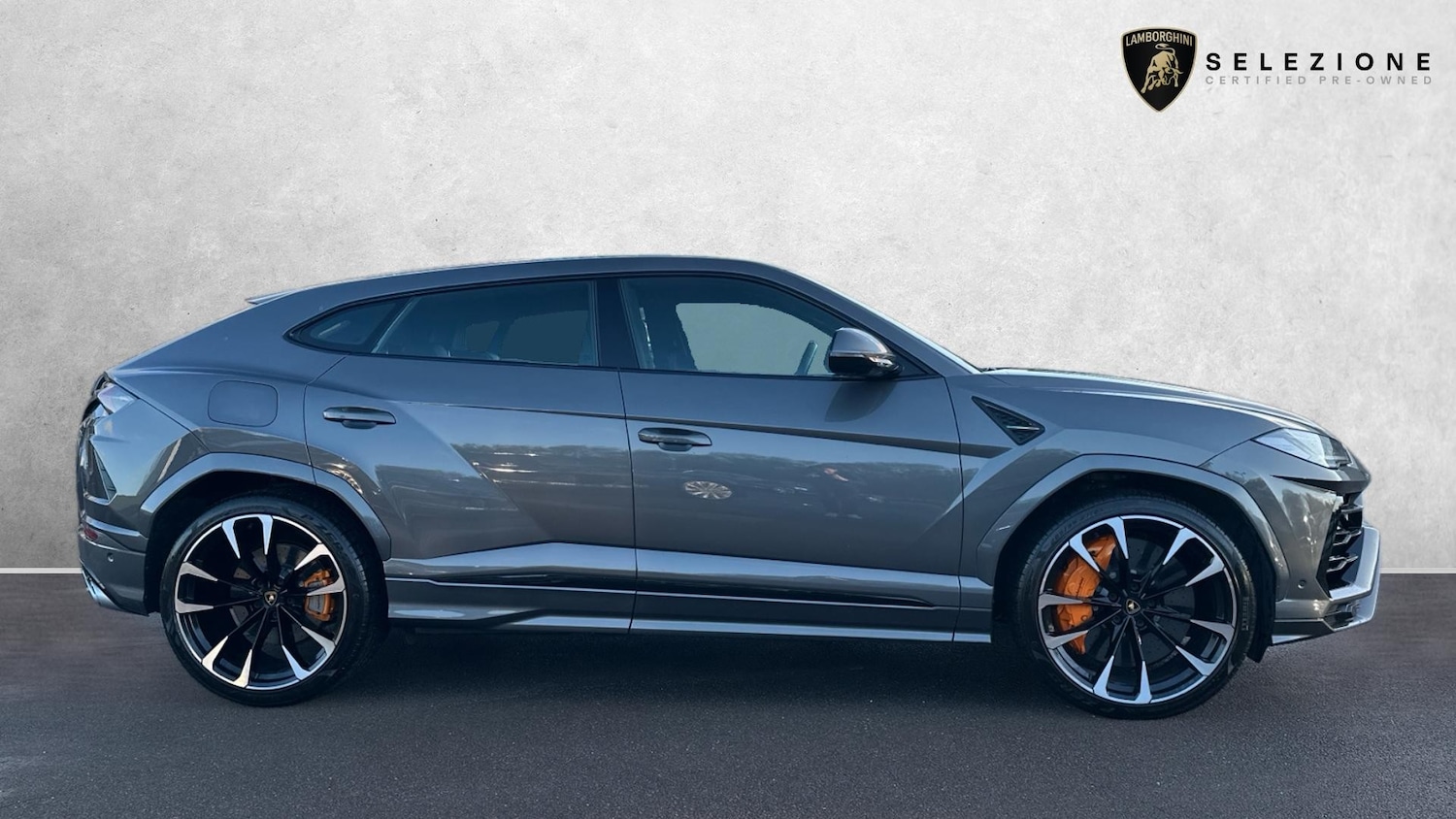 Used Lamborghini Urus 2022 for sale - 76770132: Photo 2