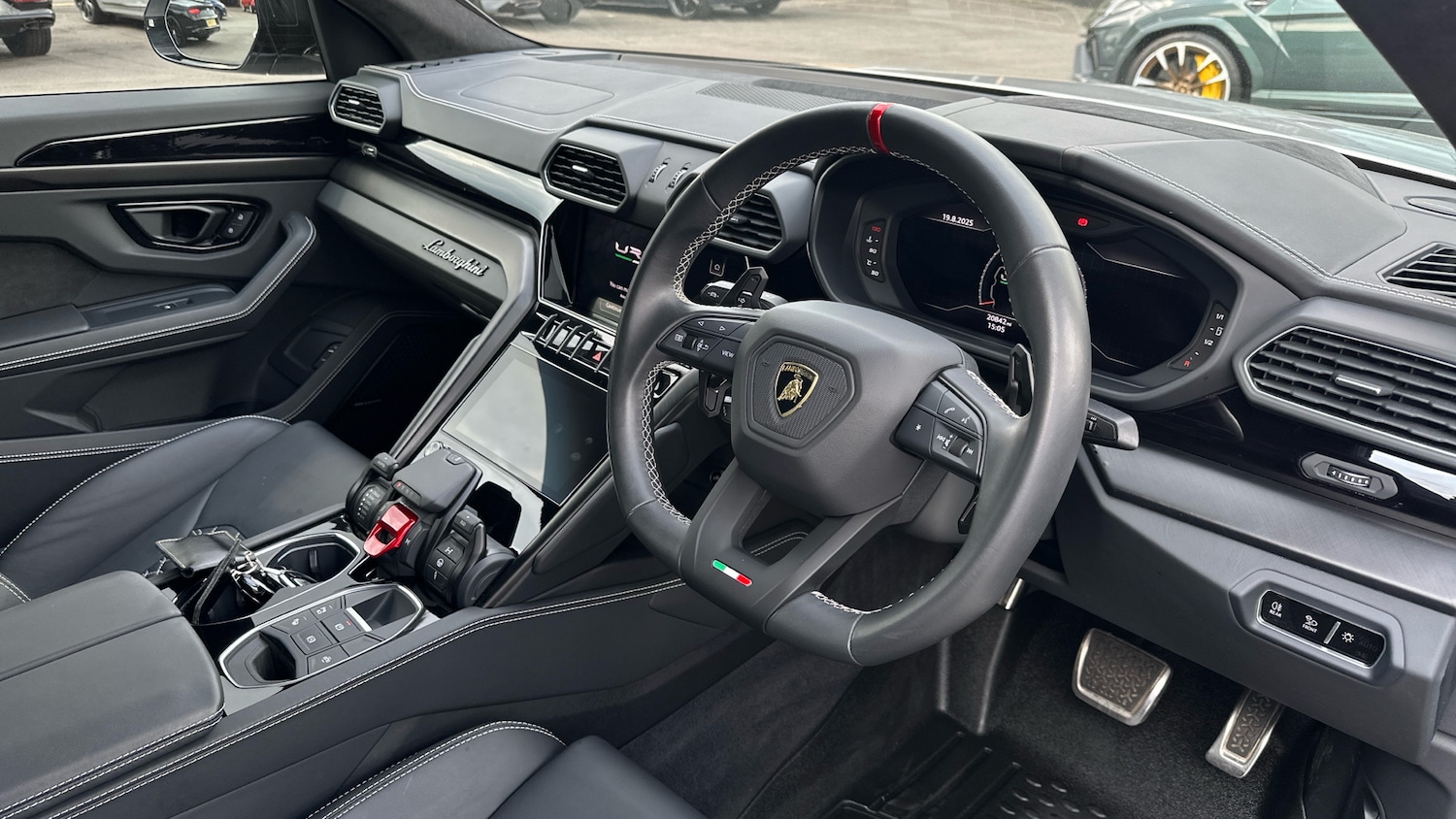 Used Lamborghini Urus 2023 for sale - 75718429: Photo 13