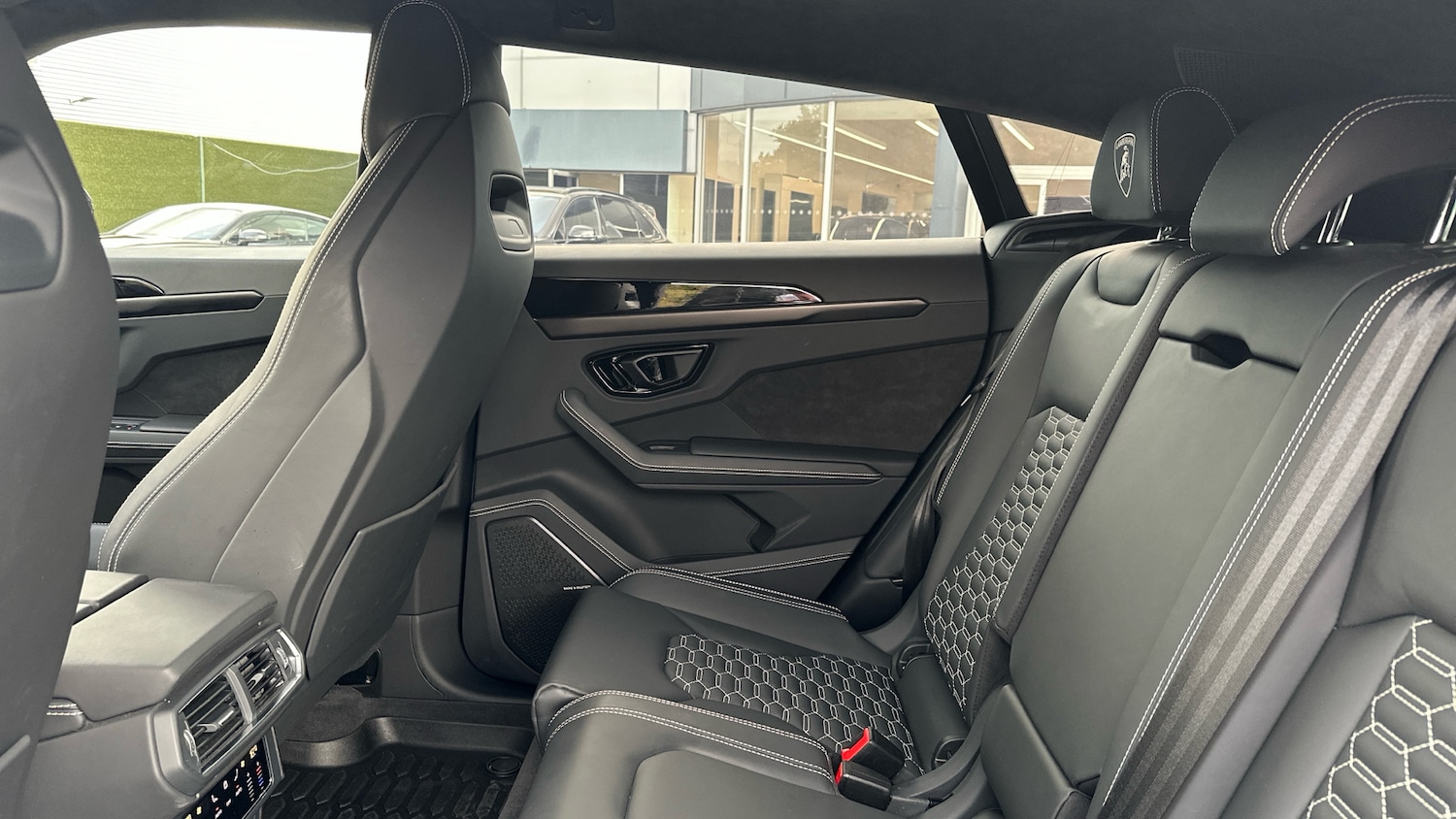 Used Lamborghini Urus 2023 for sale - 75718429: Photo 6