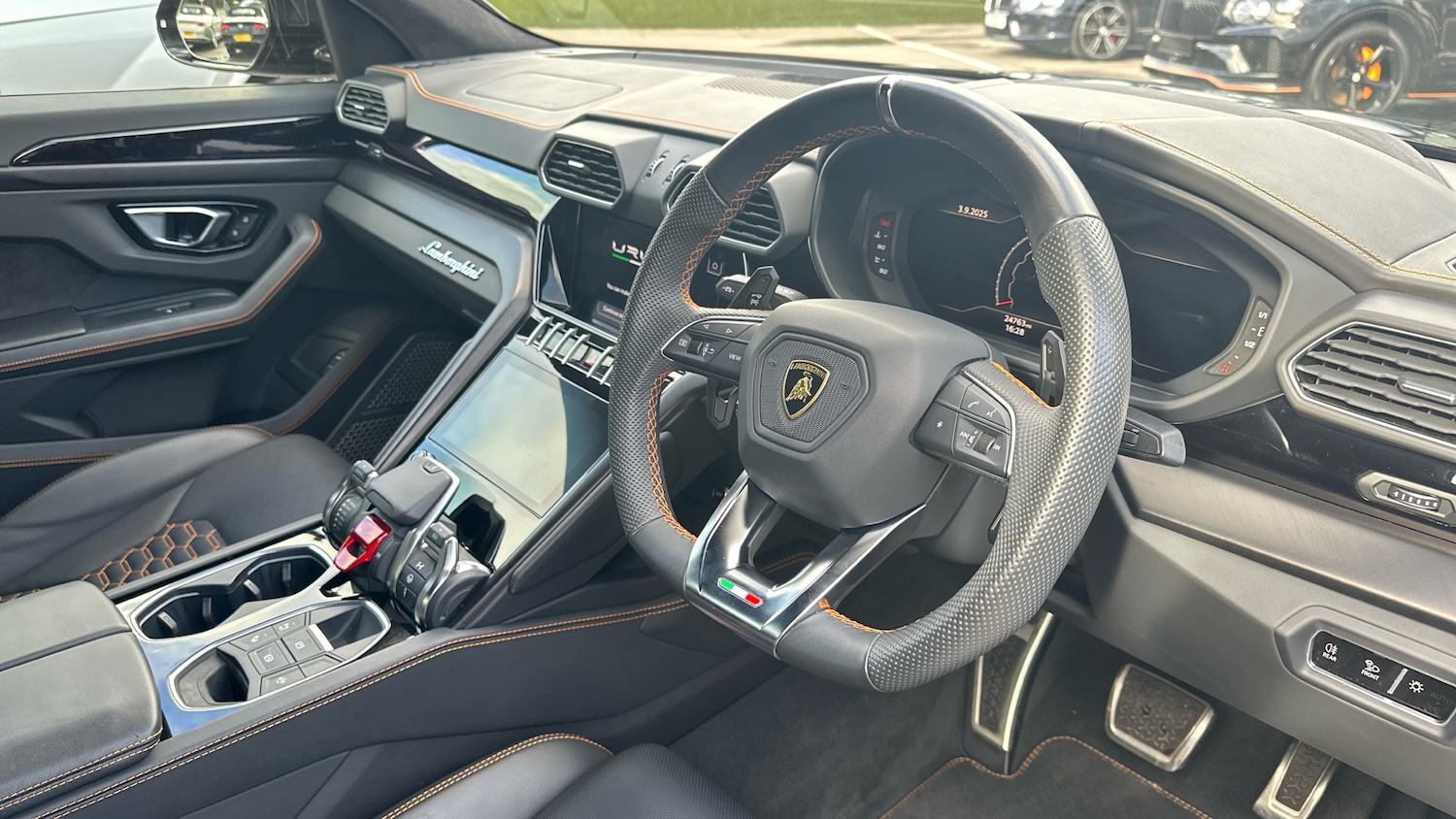 Used Lamborghini Urus 2023 for sale - 76106944: Photo 13