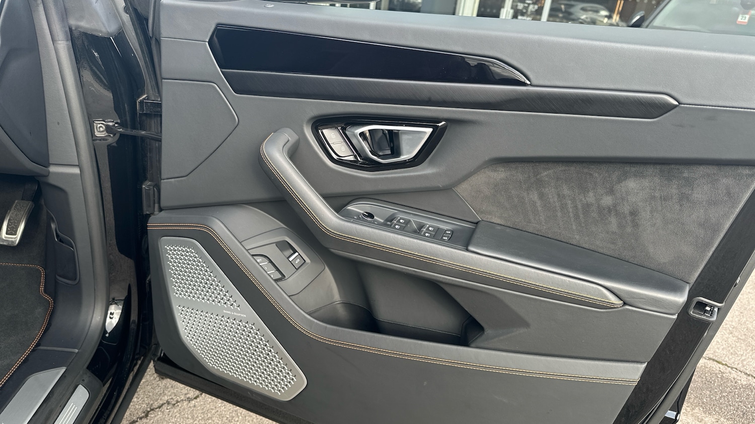 Used Lamborghini Urus 2023 for sale - 76106944: Photo 14