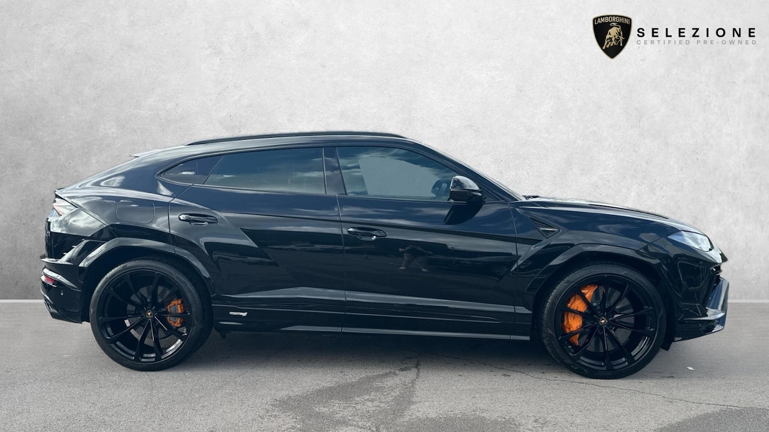Used Lamborghini Urus 2023 for sale - 76106944: Photo 2