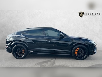 Used Lamborghini Urus 2023 for sale - 76106944: Photo 2