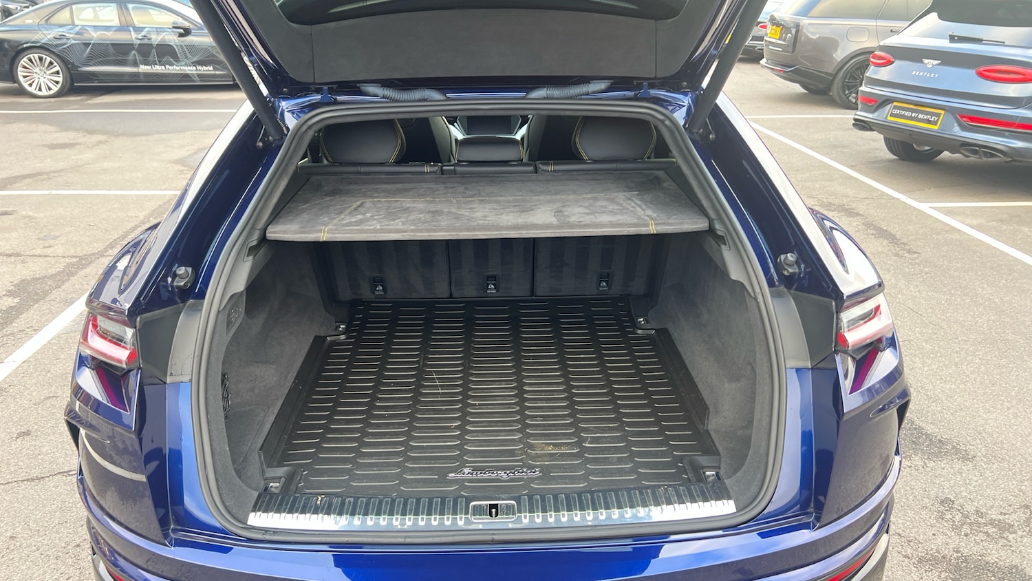 Used Lamborghini Urus 2018 for sale - 76699566: Photo 11