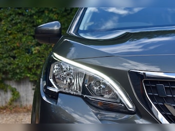 Used Peugeot 3008 2018 for sale - 79438103: Photo