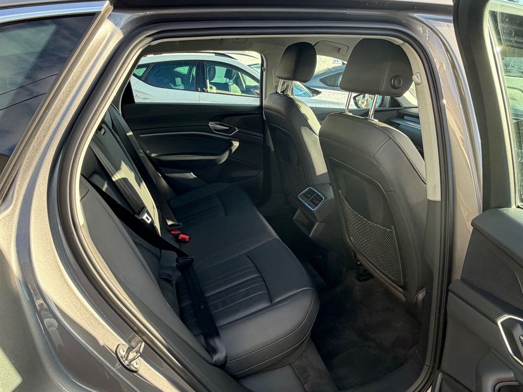 Used Audi e-tron 2021 for sale - 76835131: Photo 14