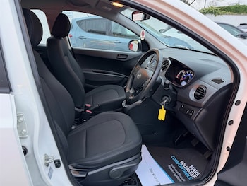 Used Hyundai i10 2019 for sale - 77401659: Photo