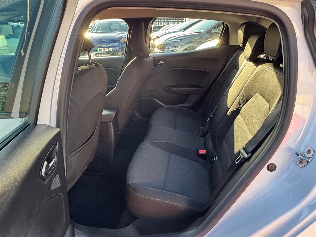 Used Renault Clio 2021 for sale - 76840300: Photo 10