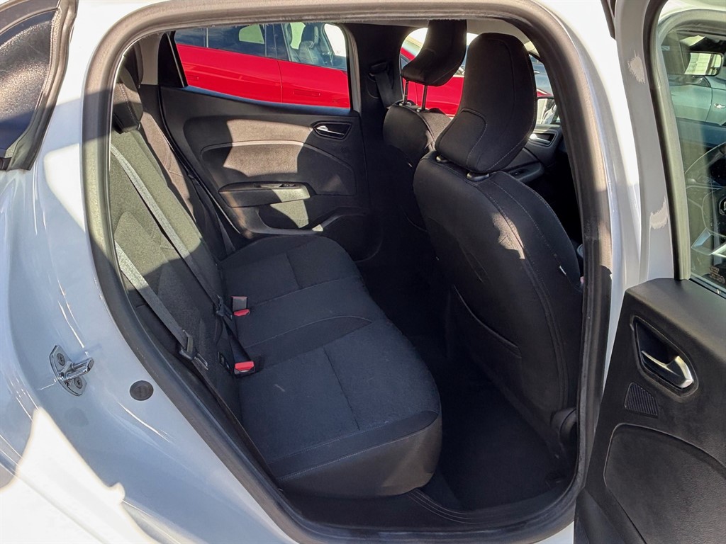 Used Renault Clio 2021 for sale - 76840300: Photo 11