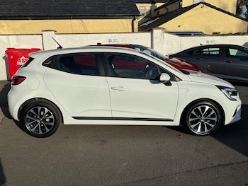 Used Renault Clio 2021 for sale - 76840300: Photo