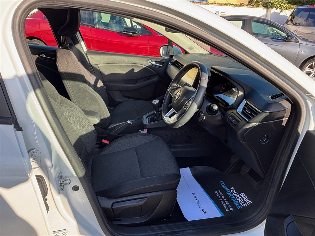 Used Renault Clio 2021 for sale - 76840300: Photo 4