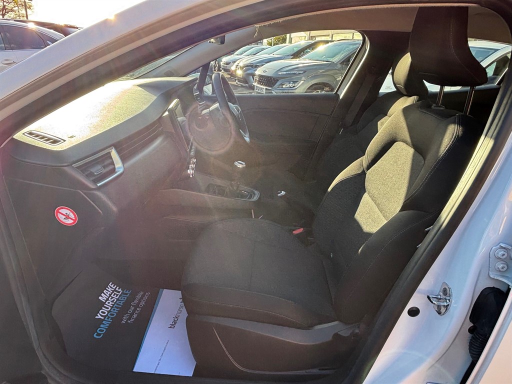 Used Renault Clio 2021 for sale - 76840300: Photo 9