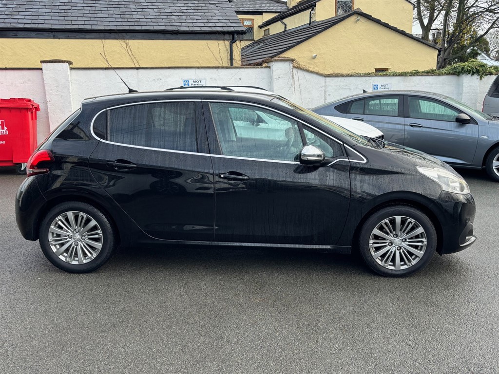 Used Peugeot 208 2017 for sale - 76840307: Photo 3