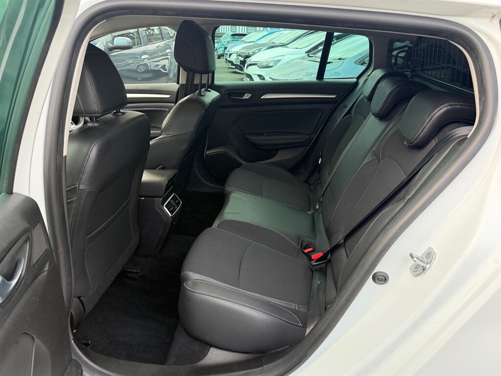 Used Renault Megane 2022 for sale - 76840305: Photo 11