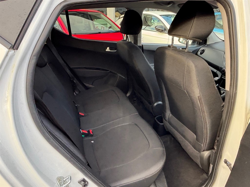 Used Hyundai i10 2017 for sale - 76840314: Photo 8