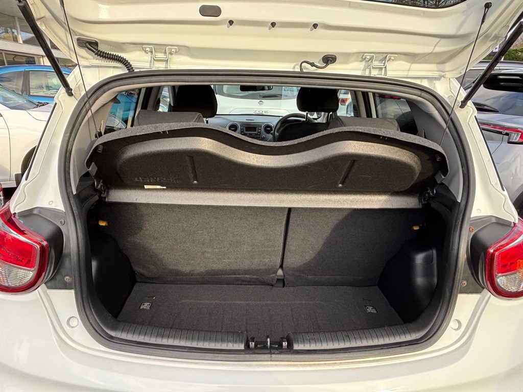 Used Hyundai i10 2017 for sale - 76840314: Photo 9