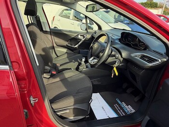 Used Peugeot 208 2016 for sale - 78180100: Photo