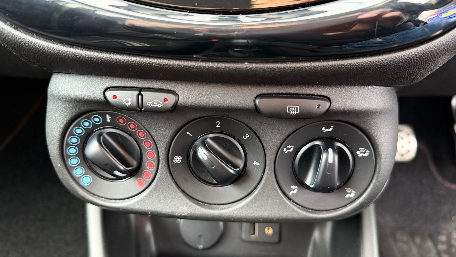 Used Vauxhall Corsa 2015 for sale - 77971938: Photo 26