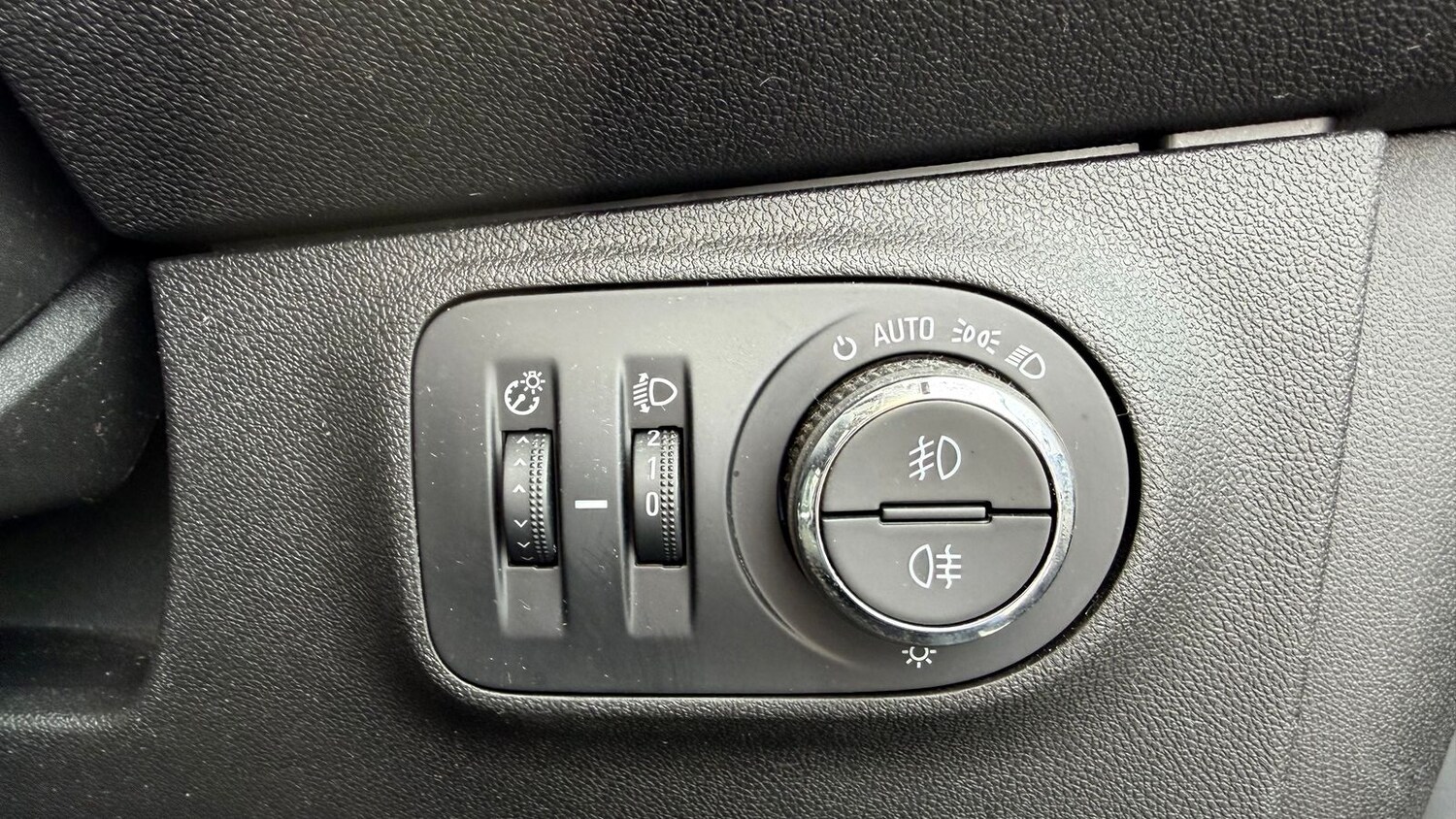 Used Vauxhall Corsa 2015 for sale - 77971938: Photo 30