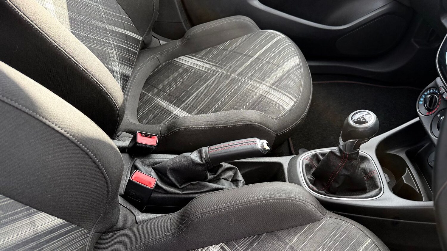 Used Vauxhall Corsa 2015 for sale - 77971938: Photo 33