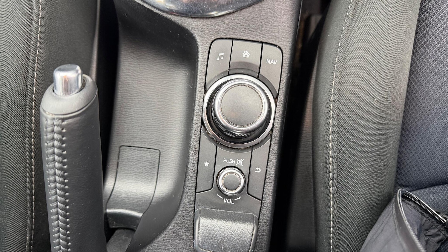 Used Mazda Mazda2 2015 for sale - 76552190: Photo 24