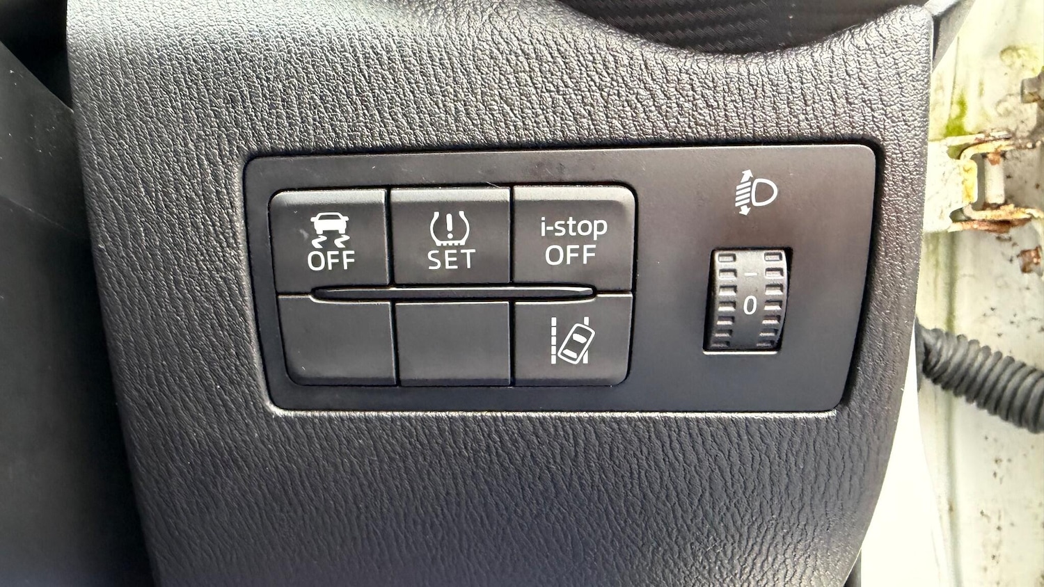 Used Mazda Mazda2 2015 for sale - 76552190: Photo 28