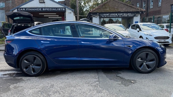 Used Tesla Model 3 2019 for sale - 76190894: Photo 2