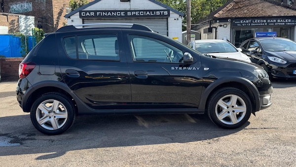 Used Dacia Sandero Stepway 2014 for sale - 75416875: Photo 2