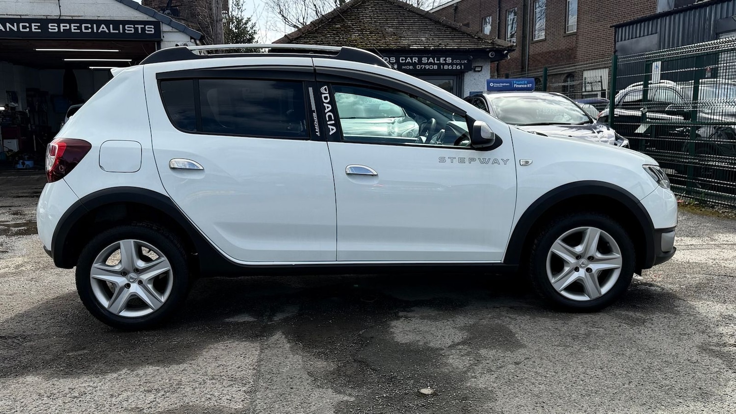 Used Dacia Sandero Stepway 2015 for sale - 78049924: Photo 2